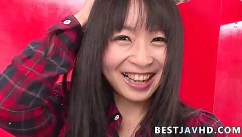 Nozomi Hazuki, a naughty and nasty amateur Japanese chick, drains like a professional in front of the camera - JAV!