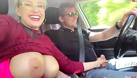 Spontanes Autoficken Mit Angelwickyofficial - Masturbation