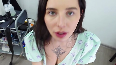 The Dream Of Any Guy At A Tattoo Session With This Beauty